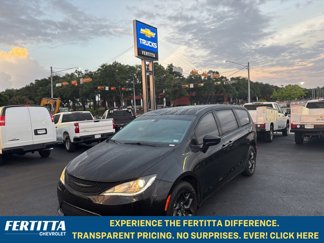 Used 2020 Chrysler Pacifica Touring w/ S Appearance Package image 1