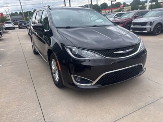 Used 2018 Chrysler Pacifica Touring-L image 1