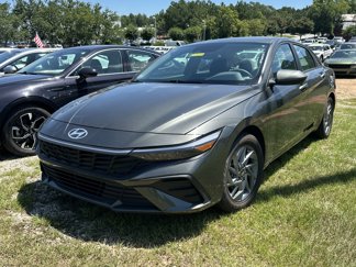 Used 2024 Hyundai Elantra SEL image 1