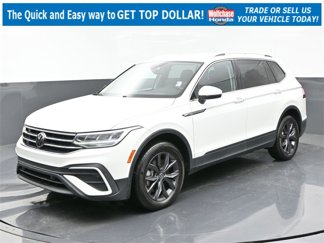 Used 2022 Volkswagen Tiguan SE image 1