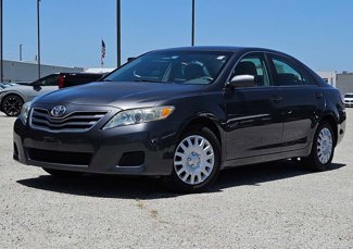 Used 2011 Toyota Camry LE image 1