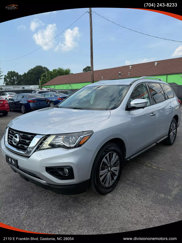 Used 2019 Nissan Pathfinder SL image 1