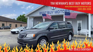 Used 2015 Chrysler Town & Country Touring image 1