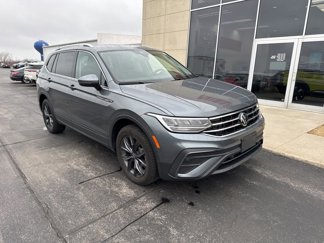Used 2022 Volkswagen Tiguan SE image 1