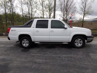 Used 2005 Chevrolet Avalanche Z71 w/ Sun And Sound Package image 1