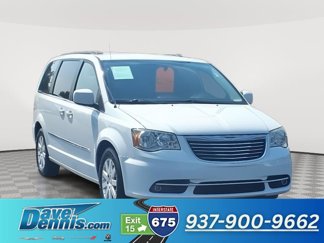 Used 2015 Chrysler Town & Country Touring image 1