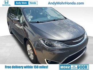 Used 2017 Chrysler Pacifica Touring-L image 1