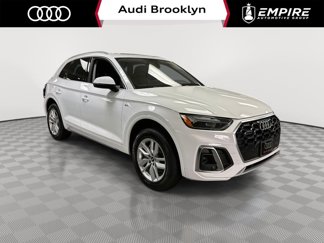 Used 2022 Audi Q5 2.0T Premium w/ Convenience Package image 1