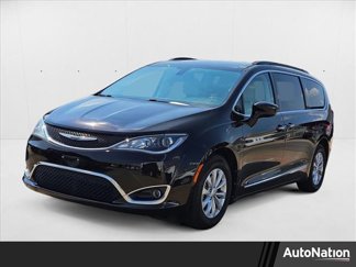 Used 2017 Chrysler Pacifica Touring-L image 1