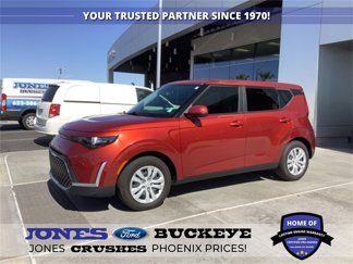 Used 2023 Kia Soul LX image 1