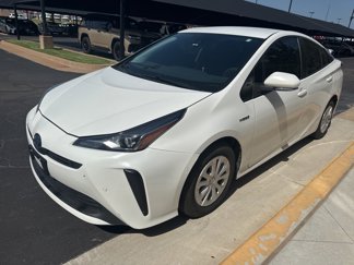Used 2022 Toyota Prius LE image 1