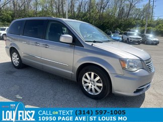 Used 2016 Chrysler Town & Country Touring image 1