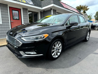 Used 2017 Ford Fusion SE image 1