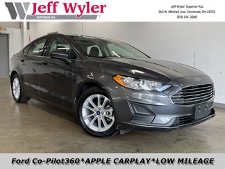 Used 2020 Ford Fusion SE image 1