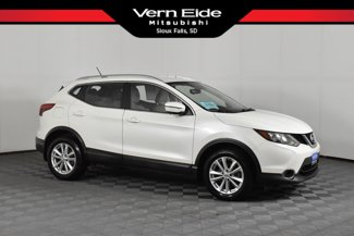 Used 2017 Nissan Rogue Sport SV image 1