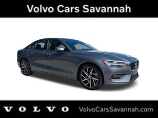 Used 2020 Volvo S60 T5 Momentum image 1