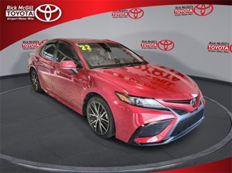 Used 2022 Toyota Camry SE image 1