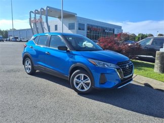 New 2025 Nissan Kicks Play S image 1