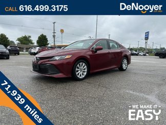 Used 2019 Toyota Camry LE image 1