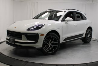 Certified 2022 Porsche Macan image 1