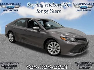 Used 2018 Toyota Camry LE image 1
