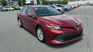 Used 2018 Toyota Camry LE image 1