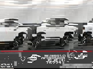 New 2025 Nissan Kicks SV image 1