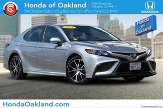 Used 2022 Toyota Camry SE image 1