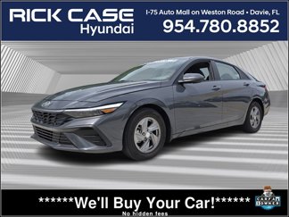 Used 2025 Hyundai Elantra SE image 1