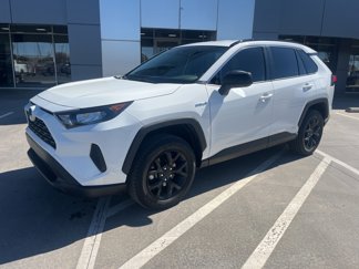 Used 2021 Toyota RAV4 LE image 1