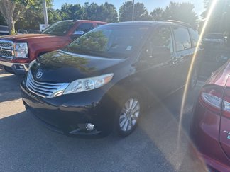 Used 2011 Toyota Sienna Limited image 1