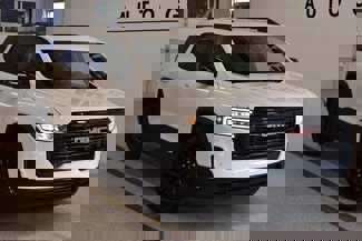 Used 2022 GMC Acadia SLE w/ Driver Convenience Package image 1