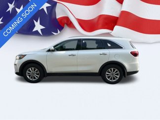 Used 2019 Kia Sorento LX w/ LX Convenience Package image 1