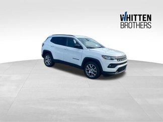 Used 2022 Jeep Compass Latitude image 1