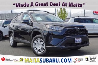 Used 2021 Toyota RAV4 LE image 1