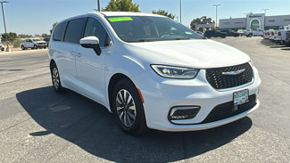 Used 2023 Chrysler Pacifica Touring-L image 1