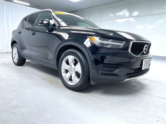 Used 2019 Volvo XC40 T5 Momentum image 1
