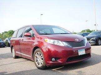 Used 2015 Toyota Sienna XLE image 1