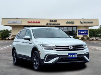 Used 2023 Volkswagen Tiguan SE image 1