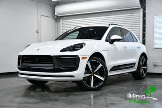 Used 2025 Porsche Macan Turbo image 1