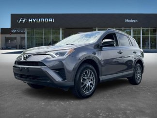 Used 2018 Toyota RAV4 LE image 1