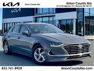 Used 2022 Hyundai Sonata SE image 1