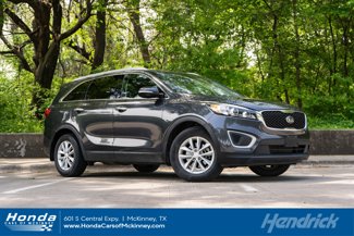 Used 2017 Kia Sorento LX w/ LX Convenience Package image 1