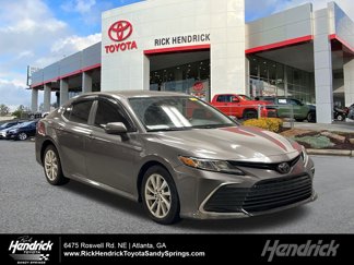 Used 2022 Toyota Camry LE image 1