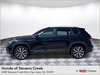Used 2022 Volkswagen Taos SE image 1