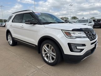 Used 2017 Ford Explorer XLT image 1