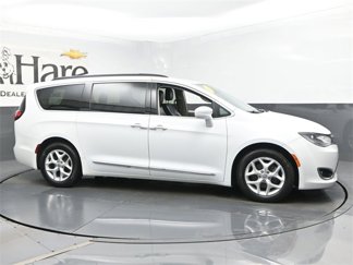 Used 2017 Chrysler Pacifica Touring-L w/ Tire & Wheel Group image 1