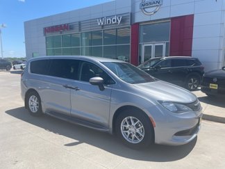 Used 2021 Chrysler Voyager L image 1