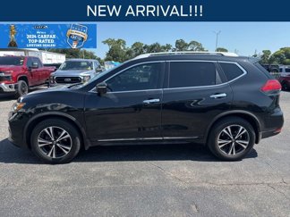 Used 2017 Nissan Rogue SL image 1