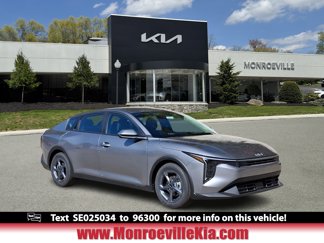 New 2025 Kia K4 LXS image 1